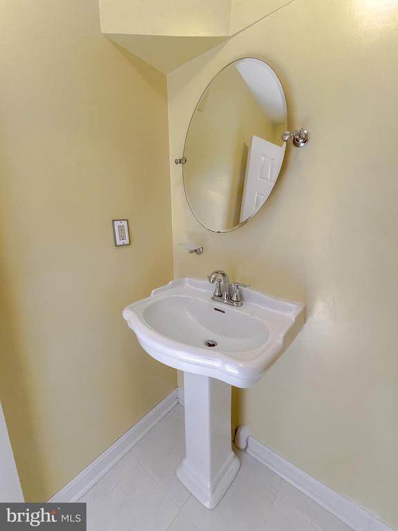 Building Photo - 21133 Woodmere Dr