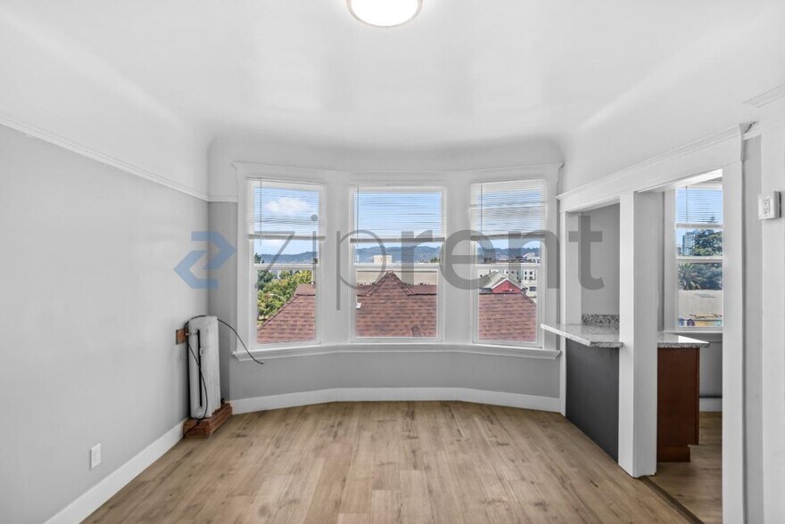 Building Photo - Unit 411