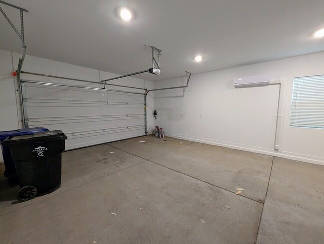 Building Photo - 16431 W Charlotte Dr