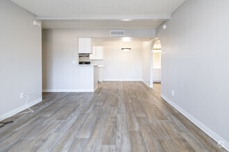 huge Living Room - CopperHill