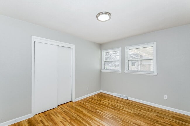 Building Photo - Very Large 3 Bedroom Home, All One Level!