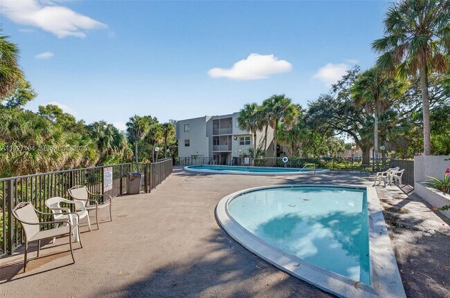 Building Photo - 3100 Riverside Dr