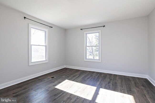 Building Photo - 215 Conard Ave