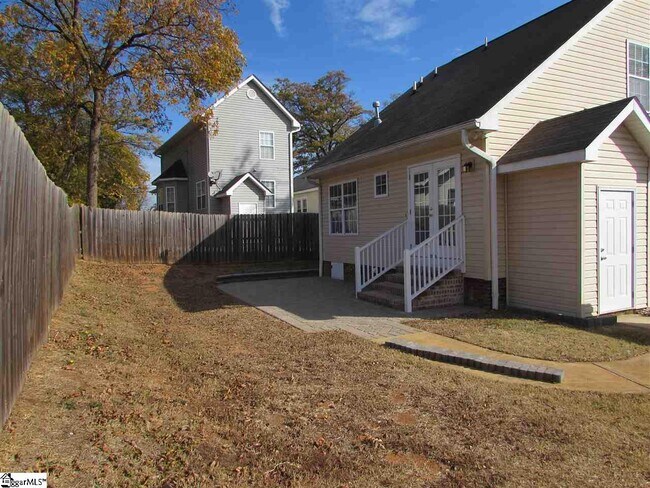 Building Photo - 304 Green Ave