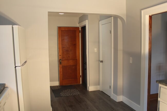 Building Photo - 834 4th St NW