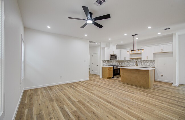 Building Photo - 5315 Dewberry St