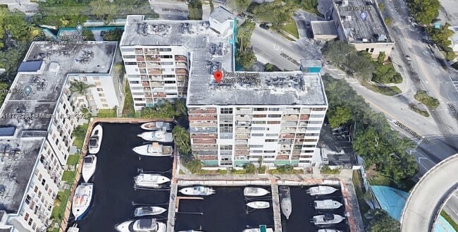 Building Photo - 1700 NW N River Dr