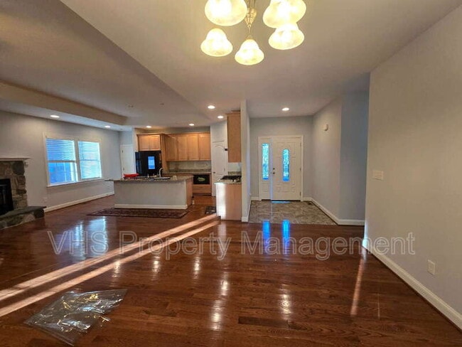 Building Photo - 2400 Lakeview Pkwy