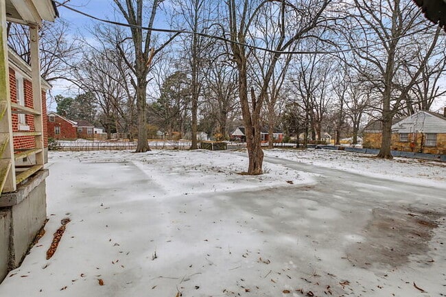 Building Photo - 1604 Alta Vista Ave