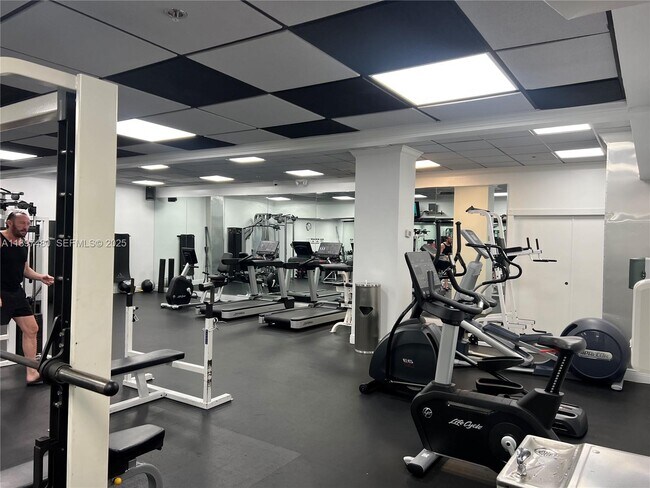 Building Photo - 555 NE 15th St