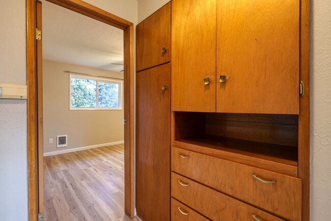 Building Photo - Move in Ready! Desirable Tumwater Hill 196...