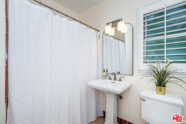 Building Photo - 5967 Carpenter Ave