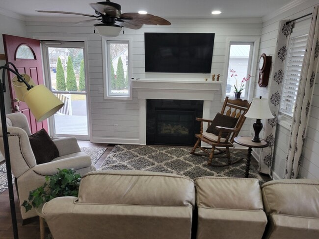 Building Photo - 4125 Spruce St