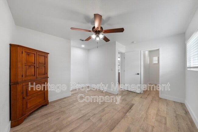 Building Photo - 784 Hill Top Dr