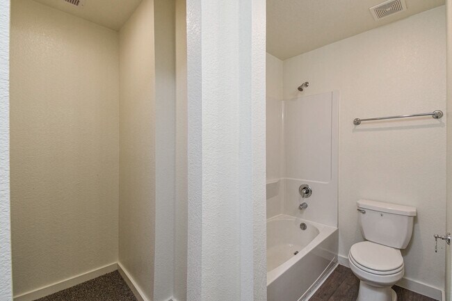 Building Photo - 21155 Gosling Rd