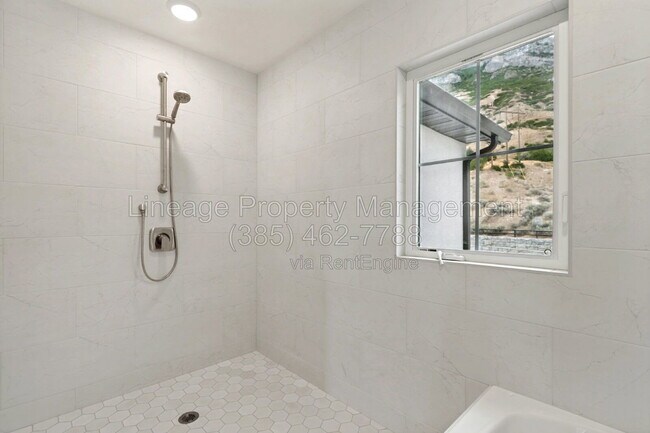 Building Photo - 707 N 1540 E