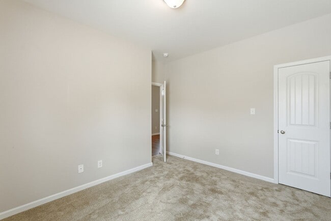 Building Photo - 401 Olde Ivey Square