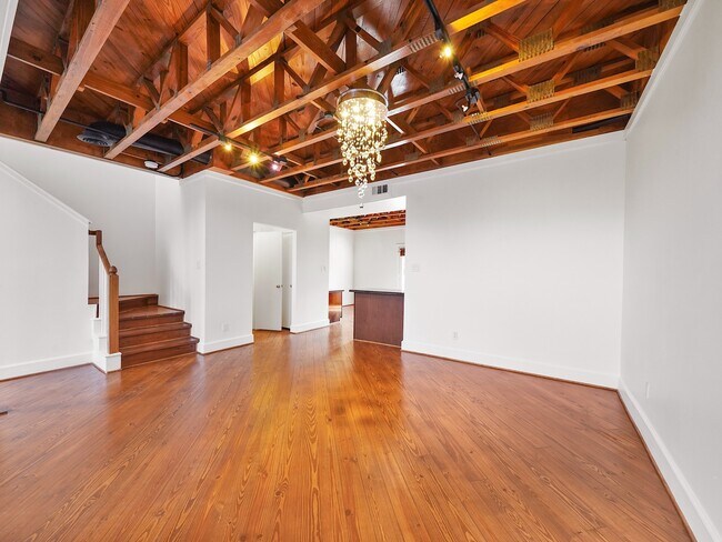 Building Photo - 907 Hartman St