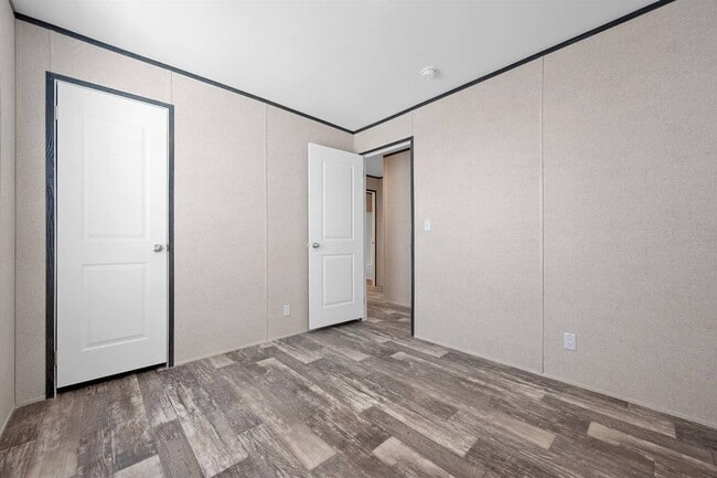 Building Photo - 309 W Buell Dr