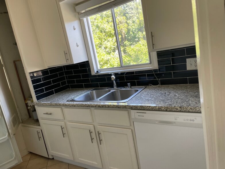 Building Photo - 8561 Colgate Ave