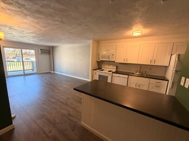 Building Photo - 35 Andrew St