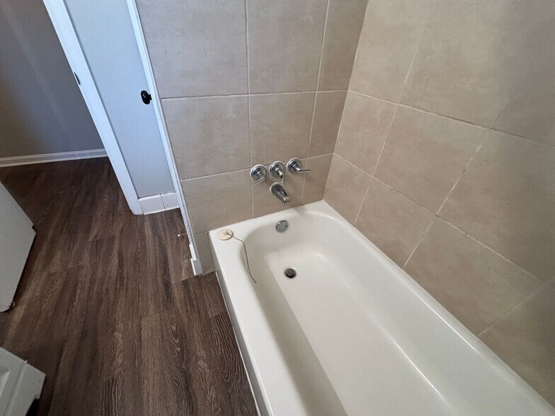 Building Photo - 2073 Gayle Ave