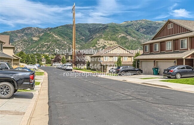 Building Photo - 1795 E Whitetail Dr