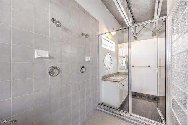 Building Photo - 5626 Deer Creek Falls Ct