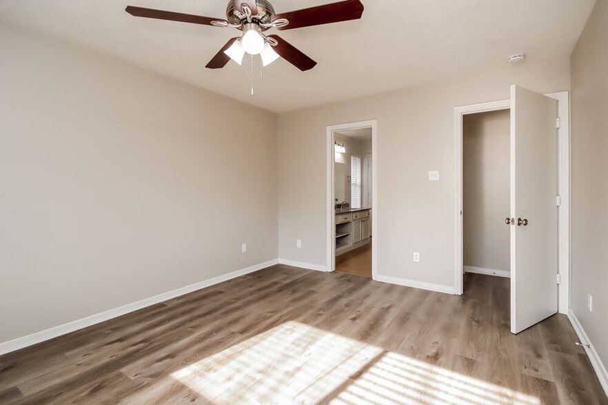 Building Photo - 4919 Bayboro Park Dr