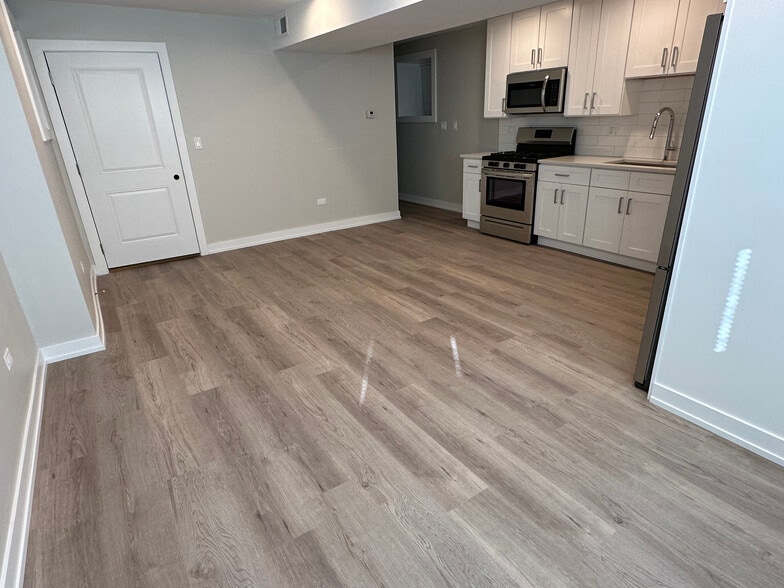 Building Photo - 1328 N Maplewood Ave