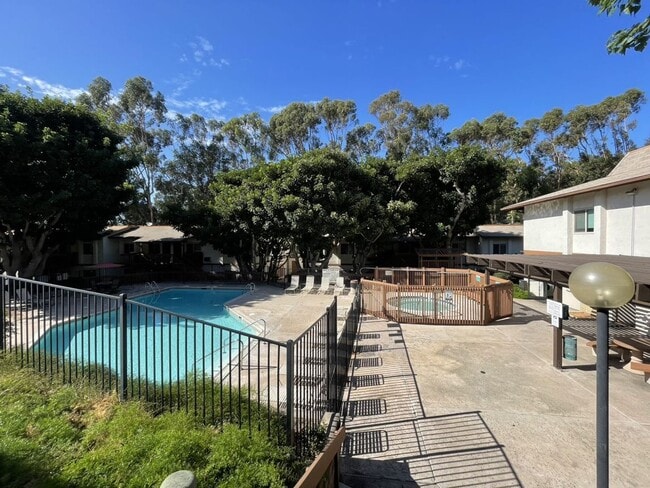 Building Photo - 1 Bedroom, 1 Bathroom condo in Friars Pointe HOA