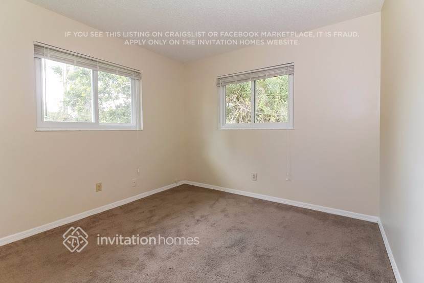 Building Photo - 737 SE Hollahan Ave