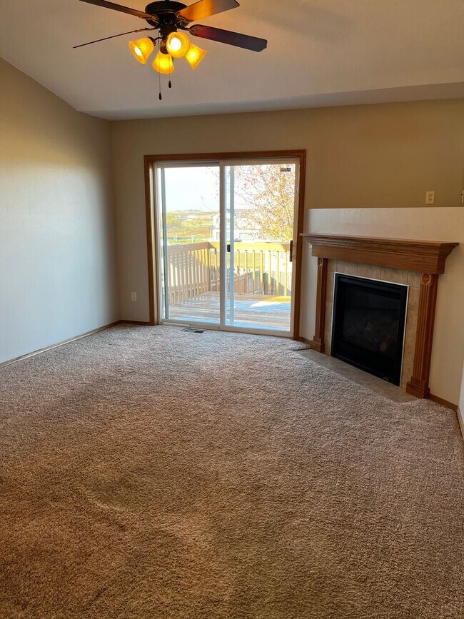 Building Photo - 3 Bed/2 Bath West Side Home!