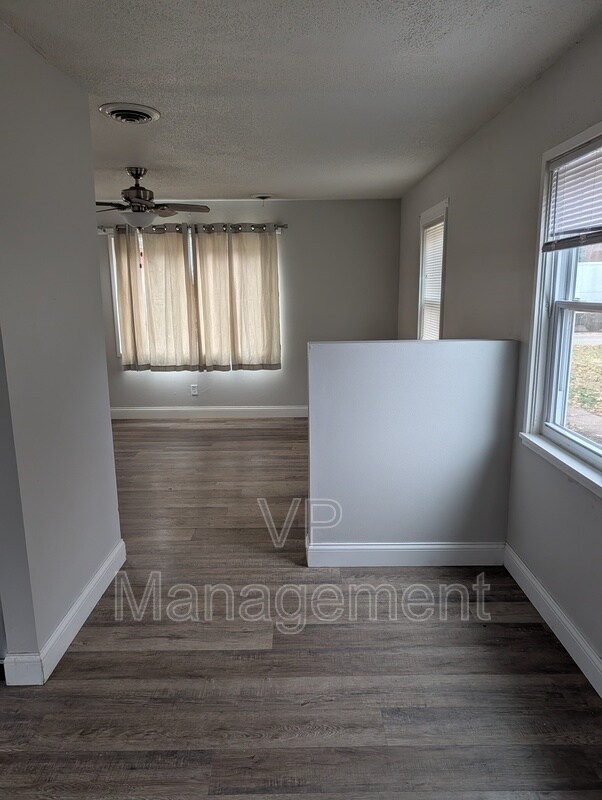 Building Photo - 2707 W 69th St