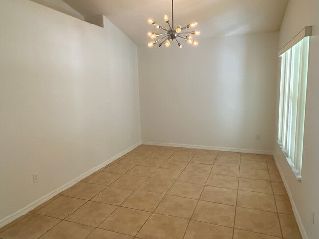 Building Photo - Great 4 Bedroom 3 Bathroom Pool Home in Indian Creek