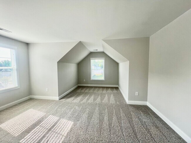 Building Photo - Stunning 4BR 3BA Home in Colfax
