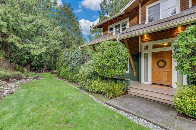 Building Photo - Beautiful Bainbridge Home