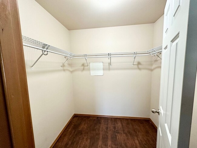 Building Photo - Spacious 3 Bedroom 2 Bathroom Home Now Available