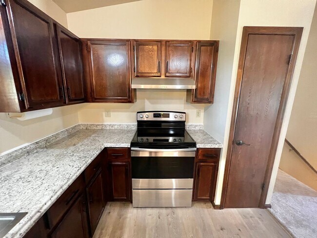 Building Photo - Beautiful 4 Bed, 2 Bath House in South Fort Collins! Avail. June 10th!