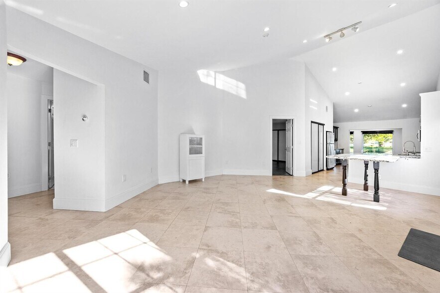 Building Photo - 11110 SW 9th Pl