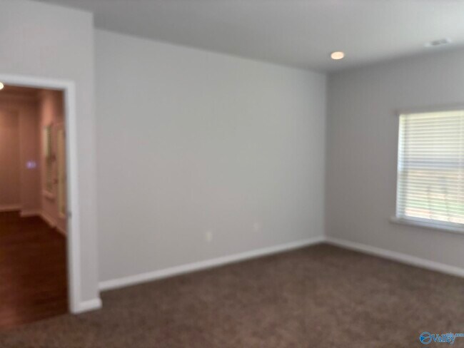 Building Photo - 105 High Leaf Dr