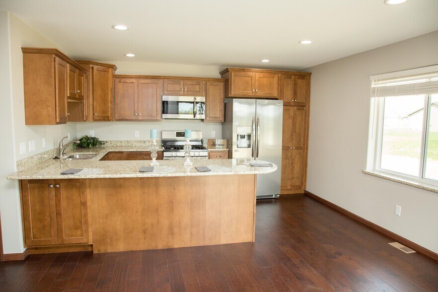 Building Photo - 6333 Pawnee Ln