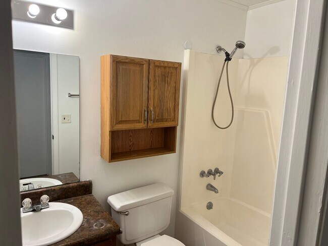 Building Photo - Beautiful 3bd/2ba home ready to rent