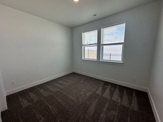 Building Photo - Luxury Townhome available now!