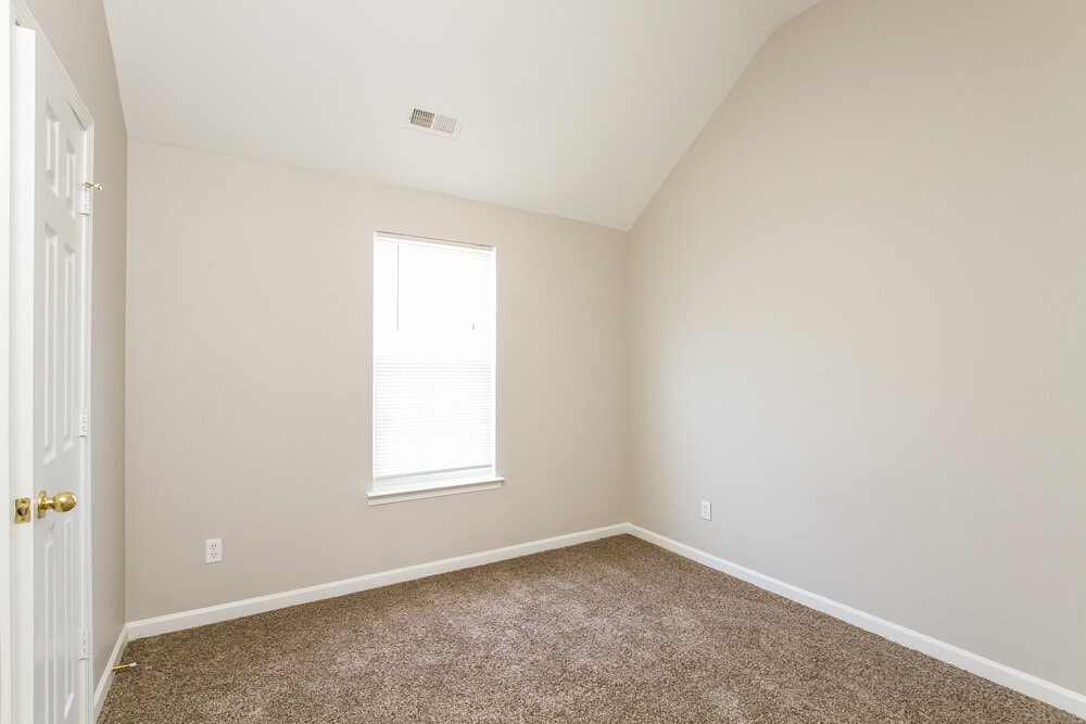 Building Photo - 933 Grass Hollow Ct