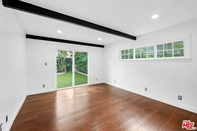 Building Photo - 1126 S Bundy Dr