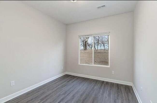 Building Photo - 2344 E Cheyenne Ct