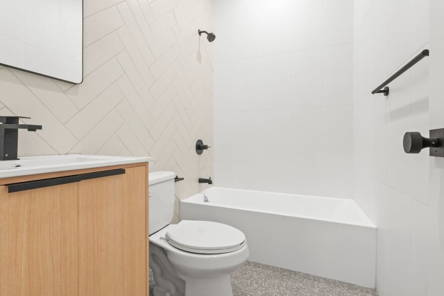 Building Photo - 271 E 28th St