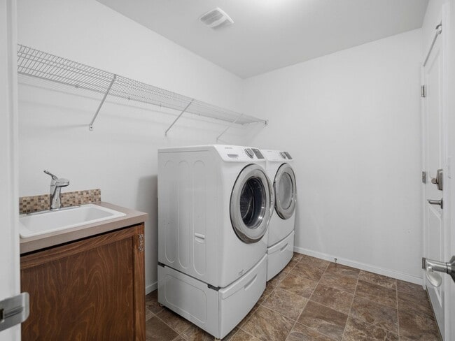 Building Photo - Spacious Unfurnished Home in Liberty Lake | Modern Living in a Prime Location