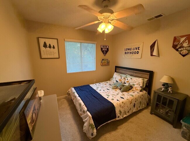 Building Photo - 30454 Silver Hawk Dr